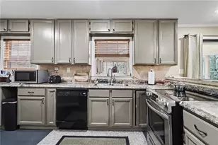 645 Oak Hill Cir, Stone Mountain, GA 30083 - Photo 4