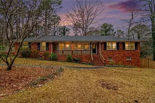 645 Oak Hill Cir, Stone Mountain, GA 30083 - Photo 2