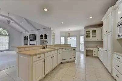 6905 Blackthorn Lane, Suwanee, GA 30024 - Photo 14