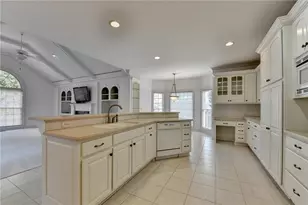 6905 Blackthorn Ln, Suwanee, GA 30024 - Photo 14