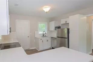 525 Baker Cir NW, Atlanta, GA 30318 - Photo 12