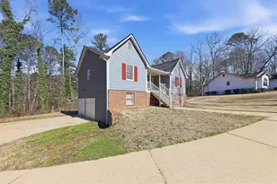 121 Wilson Cir, Carrollton, GA 30117 - Photo 4