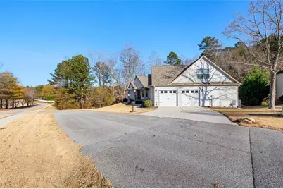415 Vanderbilt Parkway, Newnan, GA 30265 - Photo 2