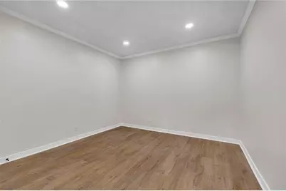 2060 Baker Rd, Atlanta, GA 30318 - Photo 10