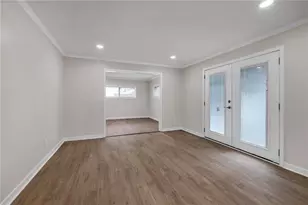 2060 Baker Rd, Atlanta, GA 30318 - Photo 18