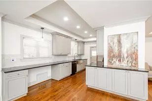 399 Hammond Dr, Atlanta, GA 30328 - Photo 10