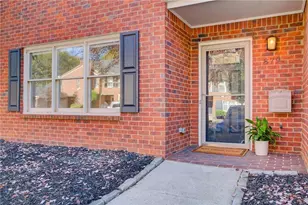 879 Lenox Oaks Cir NE, Atlanta, GA 30324 - Photo 2