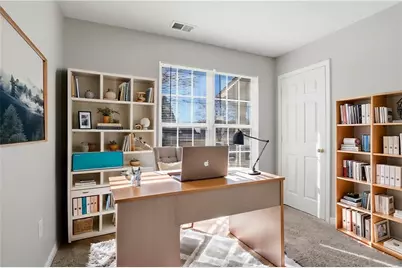 9553 Lakeview Circle, Union City, GA 30291 - Photo 6