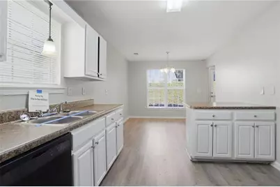 9553 Lakeview Circle, Union City, GA 30291 - Photo 14