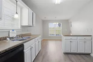 9553 Lakeview Cir, Union City, GA 30291 - Photo 14