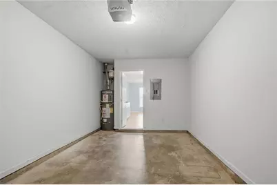 9553 Lakeview Circle, Union City, GA 30291 - Photo 28