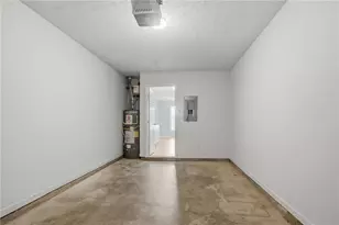 9553 Lakeview Cir, Union City, GA 30291 - Photo 28