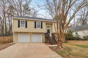 1818 Cres Hill Dr NW, Acworth, GA 30102 - Photo 2