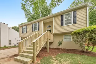1818 Cres Hill Dr NW, Acworth, GA 30102 - Photo 2