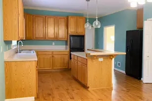 200 Fairway Ridge Dr, Alpharetta, GA 30022 - Photo 2