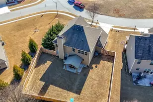 225 Brks Vlg Dr, Pendergrass, GA 30567 - Photo 2