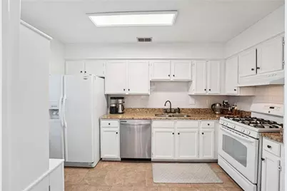 3 Plantation Drive NE #B, Atlanta, GA 30324 - Photo 6