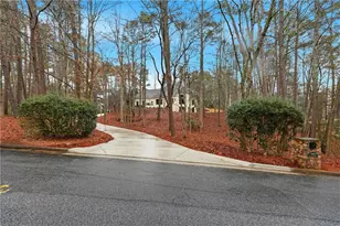 12995 Bucksport Dr, Roswell, GA 30075 - Photo 4