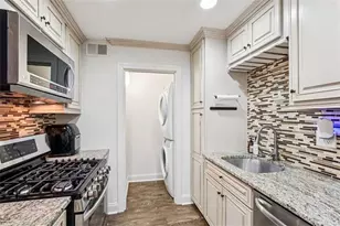 1419 Summit N Dr NE, Atlanta, GA 30324 - Photo 10