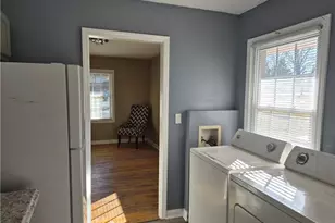 880 White Oak Dr, Forest Park, GA 30297 - Photo 4