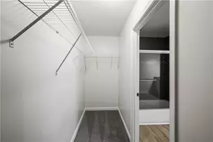 240 W Lake Dr NW, Atlanta, GA 30314 - Photo 14