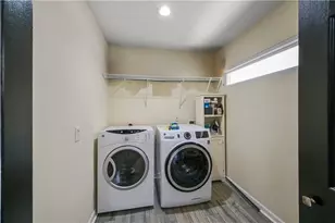 240 W Lake Dr NW, Atlanta, GA 30314 - Photo 26