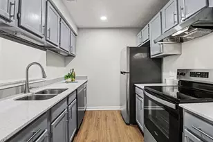 114 Barrington Hills Dr, Atlanta, GA 30350 - Photo 2