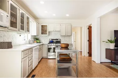 2653 Sharondale Circle NE, Atlanta, GA 30305 - Photo 18