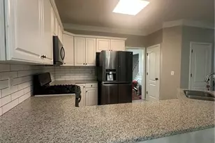 1485 Oglethorpe Run Ln, Suwanee, GA 30024 - Photo 4