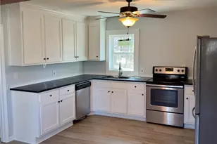 6525 Bermuda Ln, Flowery Branch, GA 30542 - Photo 2