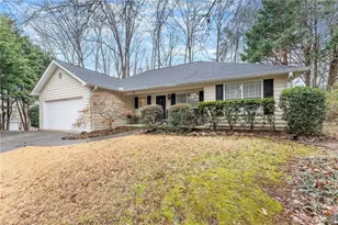 8450 Emerald Pointe Ln, Gainesville, GA 30506 - Photo 4