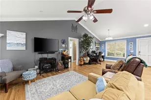 8450 Emerald Pointe Ln, Gainesville, GA 30506 - Photo 10