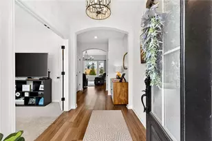 709 Michigan Cir, Hoschton, GA 30548 - Photo 4