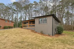 2749 Lincoln Ct NW, Atlanta, GA 30318 - Photo 2