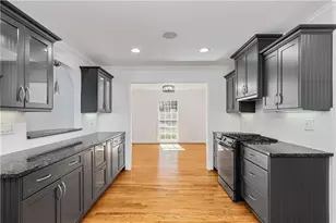 240 Berwick Dr, Atlanta, GA 30328 - Photo 10