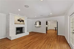 240 Berwick Dr, Atlanta, GA 30328 - Photo 4