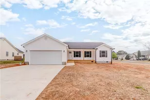 22 Lyndsey Dr, Chatsworth, GA 30705 - Photo 2