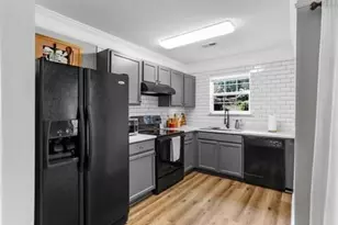 1870 Devon Dr, Atlanta, GA 30311 - Photo 6