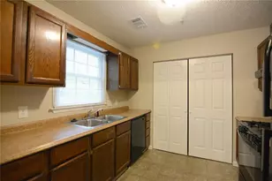294 E Burns Ct, Marietta, GA 30008 - Photo 4