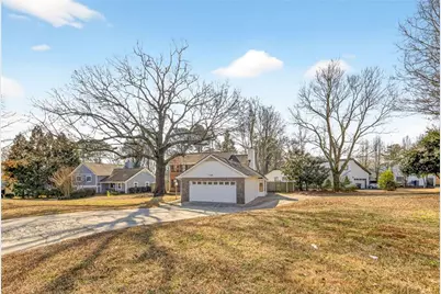 1056 Indian Hills Parkway NE, Marietta, GA 30068 - Photo 2