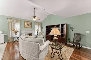 5082 Peach Mountain Cir, Gainesville, GA 30507 - Photo 4