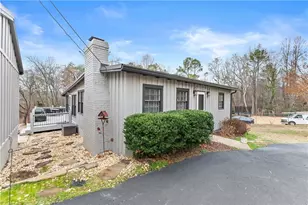 6052 Seminole Dr, Flowery Branch, GA 30542 - Photo 8