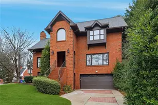 2441 NE Kings Ct NE, Atlanta, GA 30345 - Photo 2