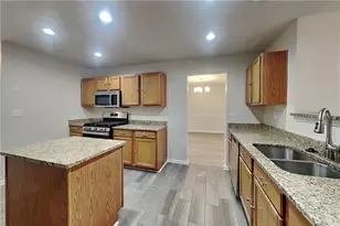 137 Legend Creek Dr, Canton, GA 30114 - Photo 8