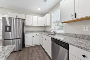 261 Lagrange St, Newnan, GA 30263 - Photo 6