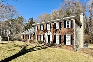 1735 Ridgefield Dr, Roswell, GA 30075 - Photo 2