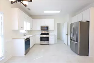 1056 Oak Hollow Ct, Lawrenceville, GA 30043 - Photo 4