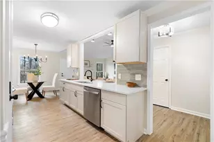 323 Lumpkin St, Winder, GA 30680 - Photo 10