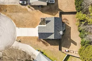 900 Underhill Ct, Sugar Hill, GA 30518 - Photo 2