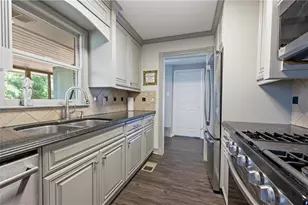 243 Hurt Dr SE, Smyrna, GA 30082 - Photo 12